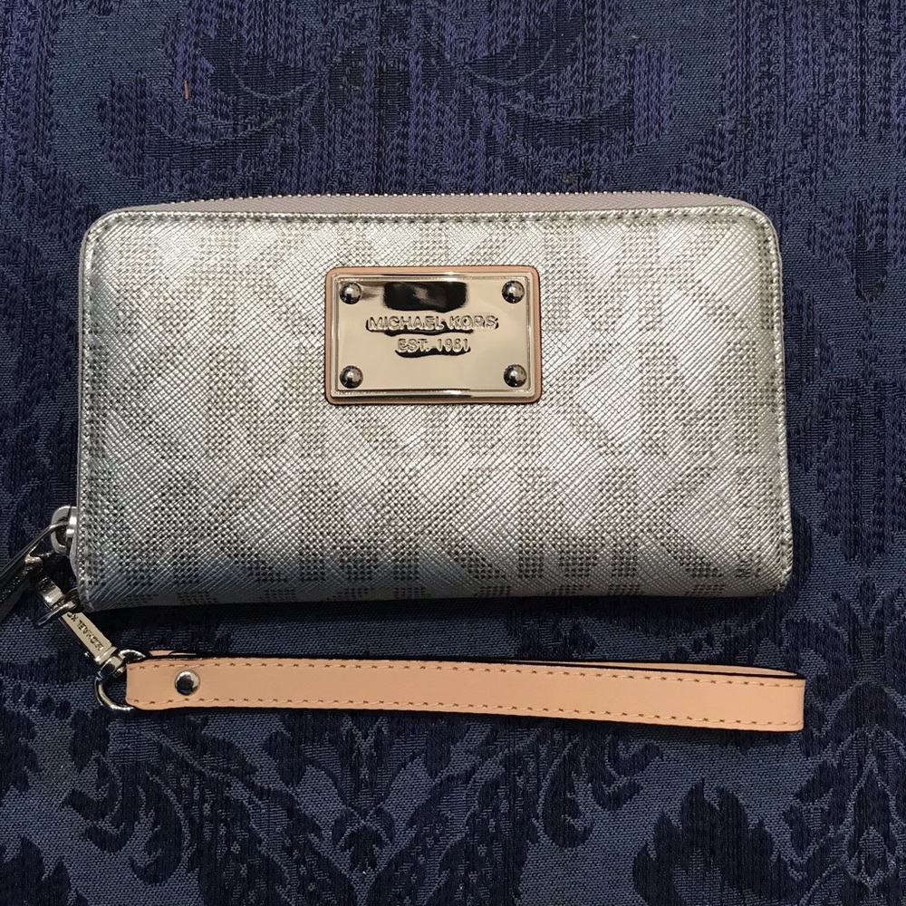 Michael Kors Silver Clutch Wallet Wristlet EUC